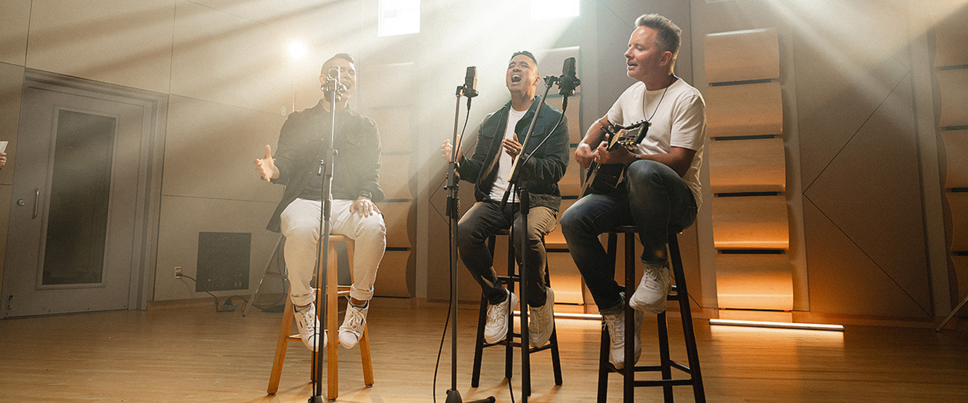 Chris Tomlin Releases Brand New Spanish Version Of “Holy Forever” With Miel San Marcos